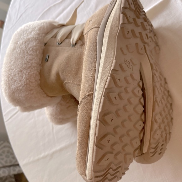 Womens Ugg Boots with ribbon detail - Picture 3 of 3